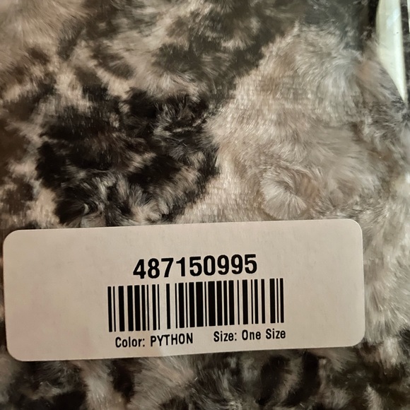 Adrienne Landau Faux Fur Ruffled Wrap - Picture 4 of 4